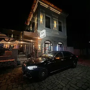 https://vila-loris.albaniahotels.net