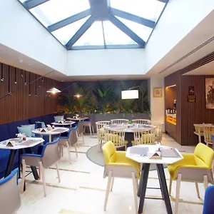 Hampton By Hilton Old Otel